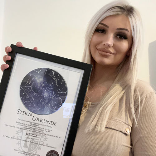sterntaufe-geschenk Frau bekommt Sterntaufe als Geschenk